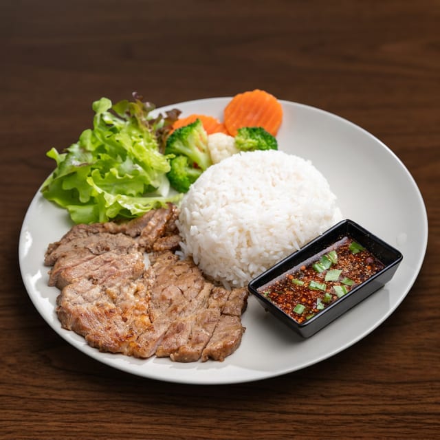 32. Cơm Đặc Biệt / Steamed Rice w/Fried Egg, Shrimp, Grilled Pork.