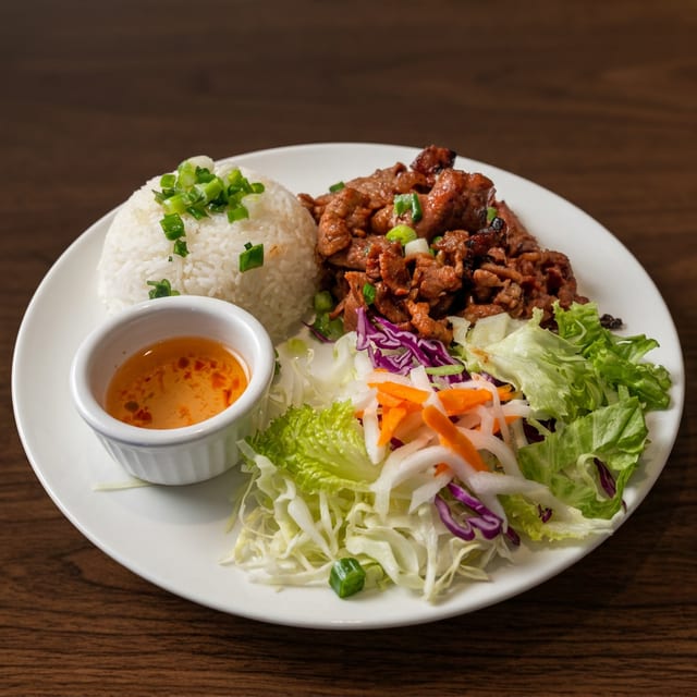 33. Cơm Thịt Nướng / Steamed Rice w/Grilled Pork Strip.